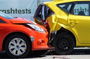 תאונת דרכים אדום וצהוב