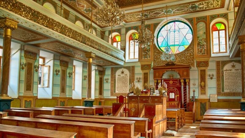 ריהוט בבית הכנסת