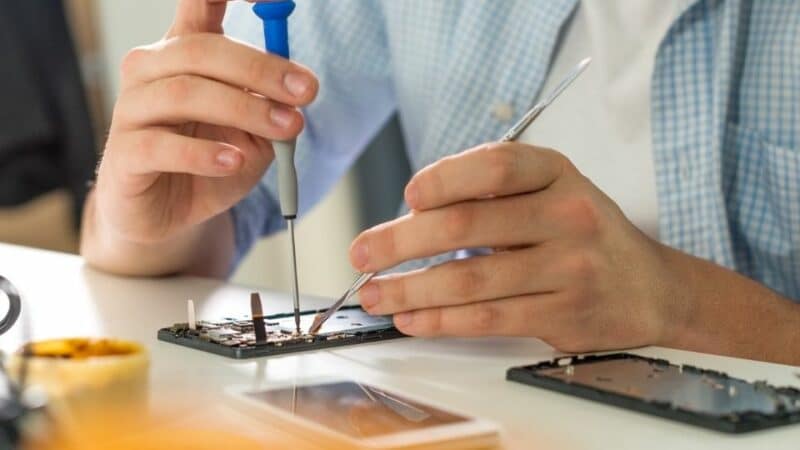 מעבדת תיקונים