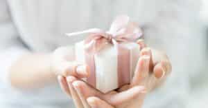4 מתנות מרגשות שתוכלי לתת לבן הזוג שלך 
