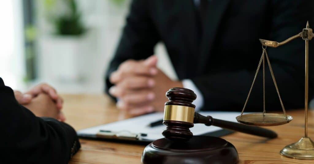 מהו סדר הפעולות שחובה לעשות לאחר קבלת כתב אישום בעבירות מין