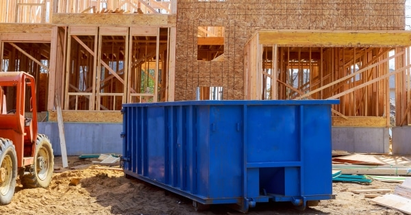 פסולת למיחזור במהלך הבנייה